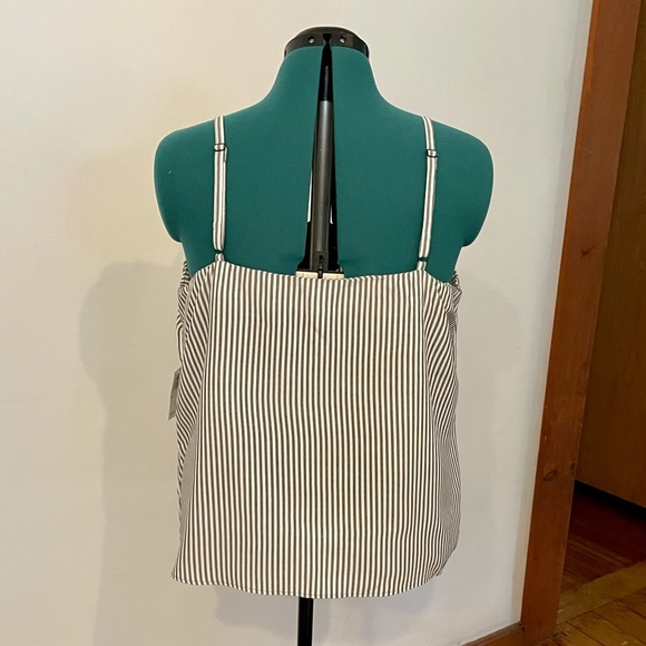 Sear sucker stripe v neck cami - Picture 2 of 2